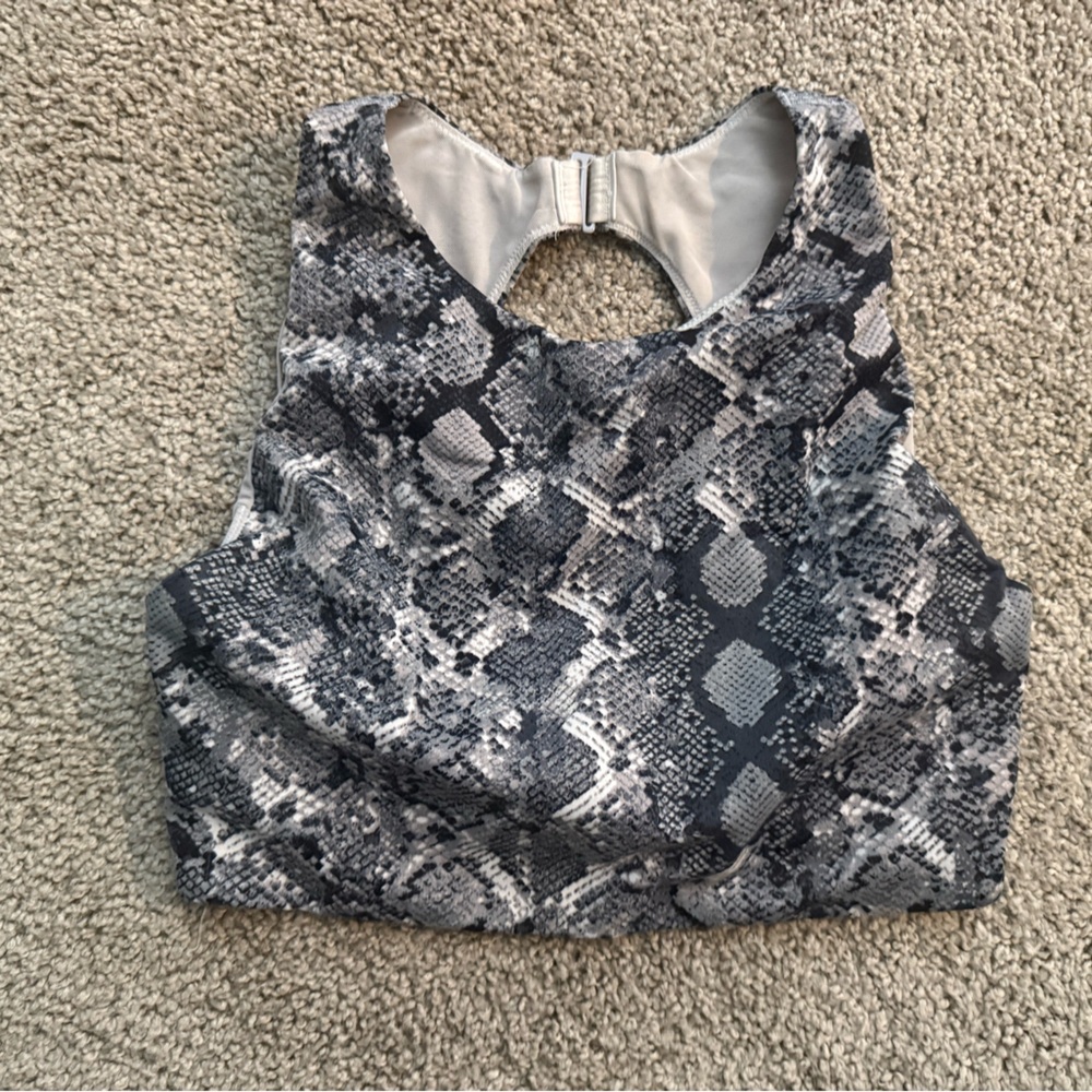 Stylish Snake Print Crop Top - Picture 1 of 3